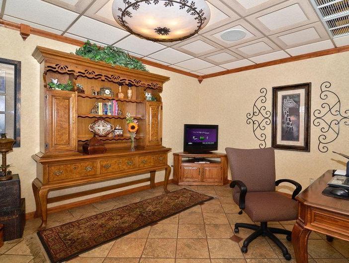 Best Western Angus Inn Great Bend Zewnętrze zdjęcie